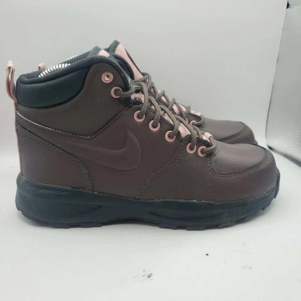 Nike Women's Brown and Pink Hiking Boots